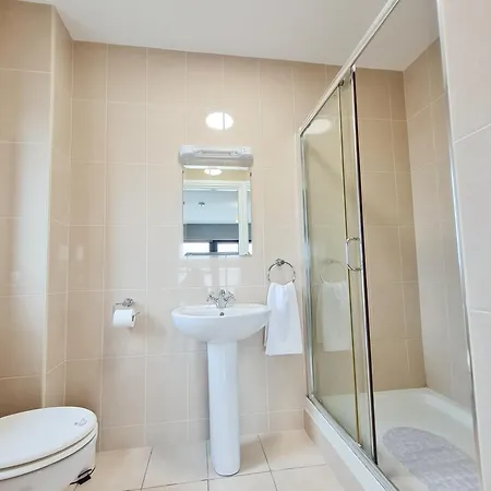 Apartment Suburban Penthouse -no 1 Galway