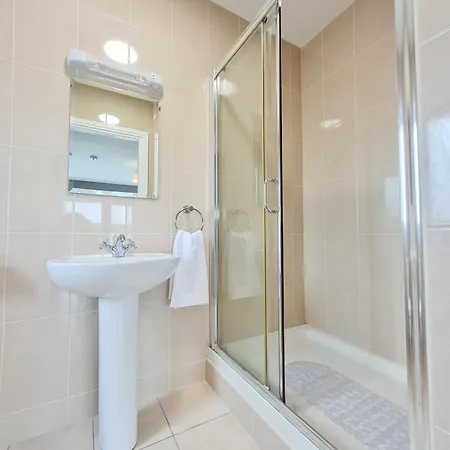 Suburban Penthouse -no 1 *