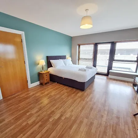 Apartment Suburban Penthouse -no 1 *