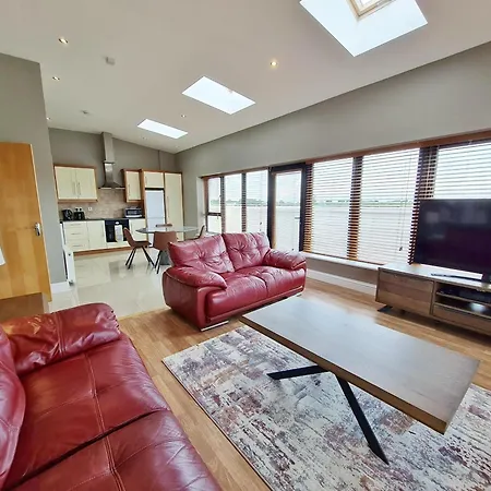 Suburban Penthouse -no 1 *